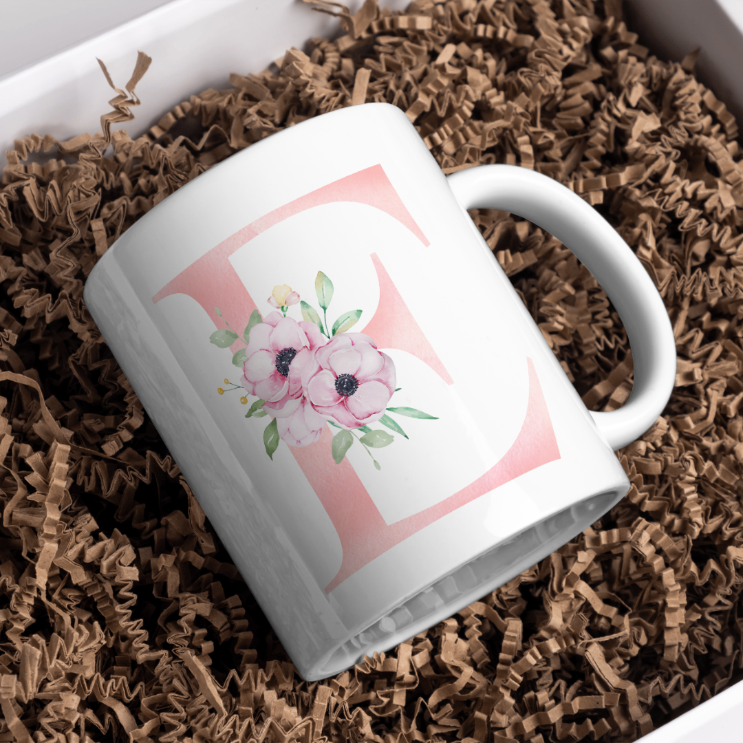 Taza Inicial Rosa con Flores – Un detalle bonito y personal