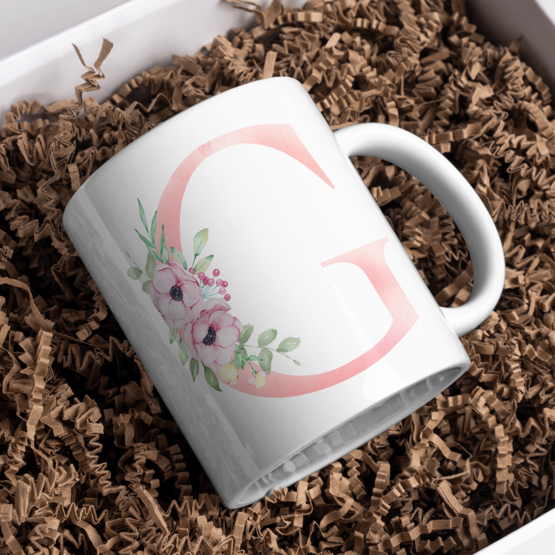 Taza Inicial Rosa con Flores – Un detalle bonito y personal