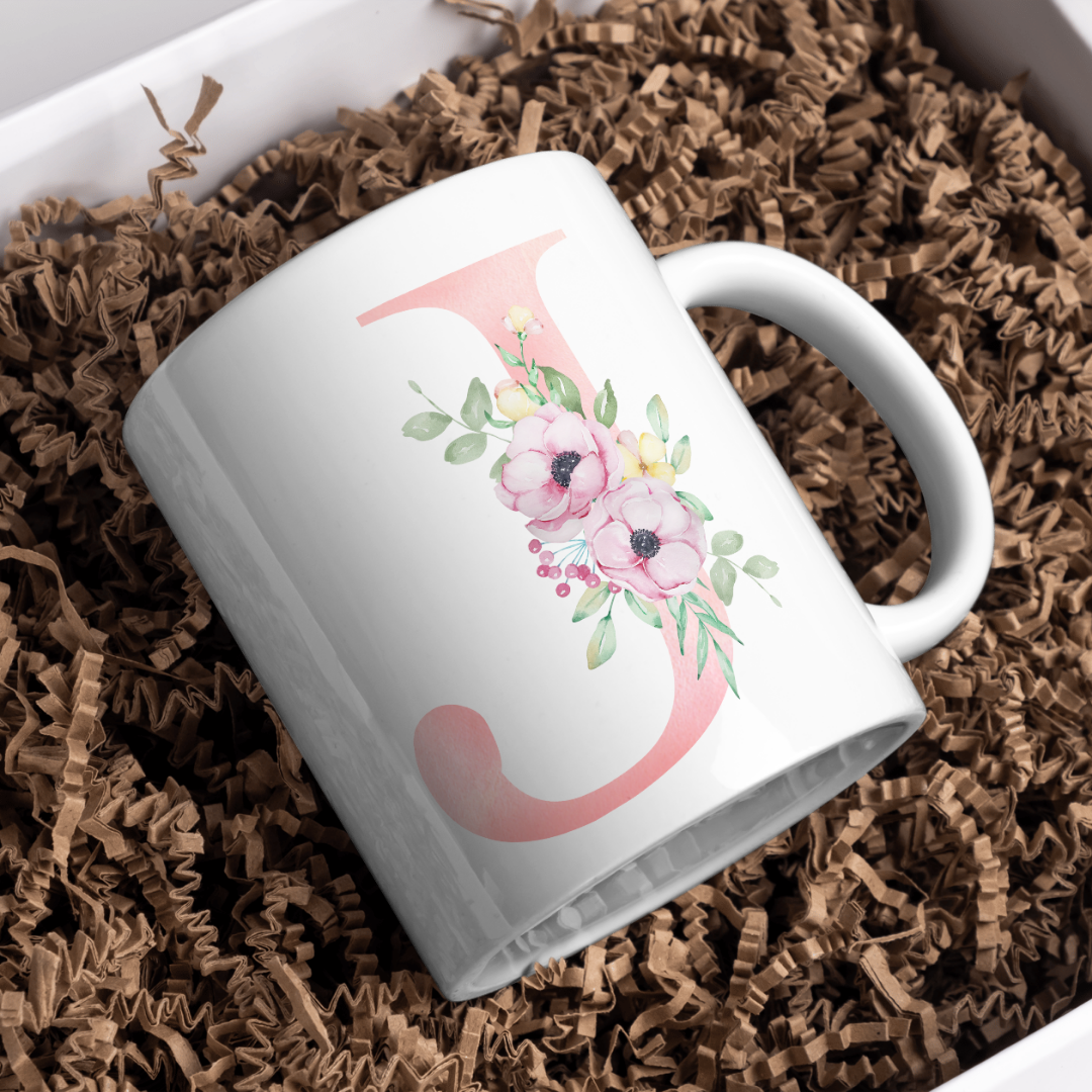 Taza Inicial Rosa con Flores – Un detalle bonito y personal