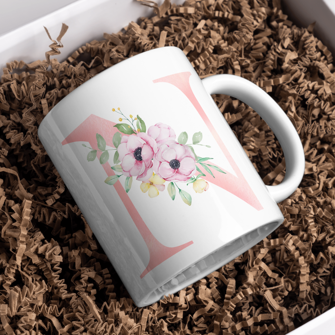 Taza Inicial Rosa con Flores – Un detalle bonito y personal