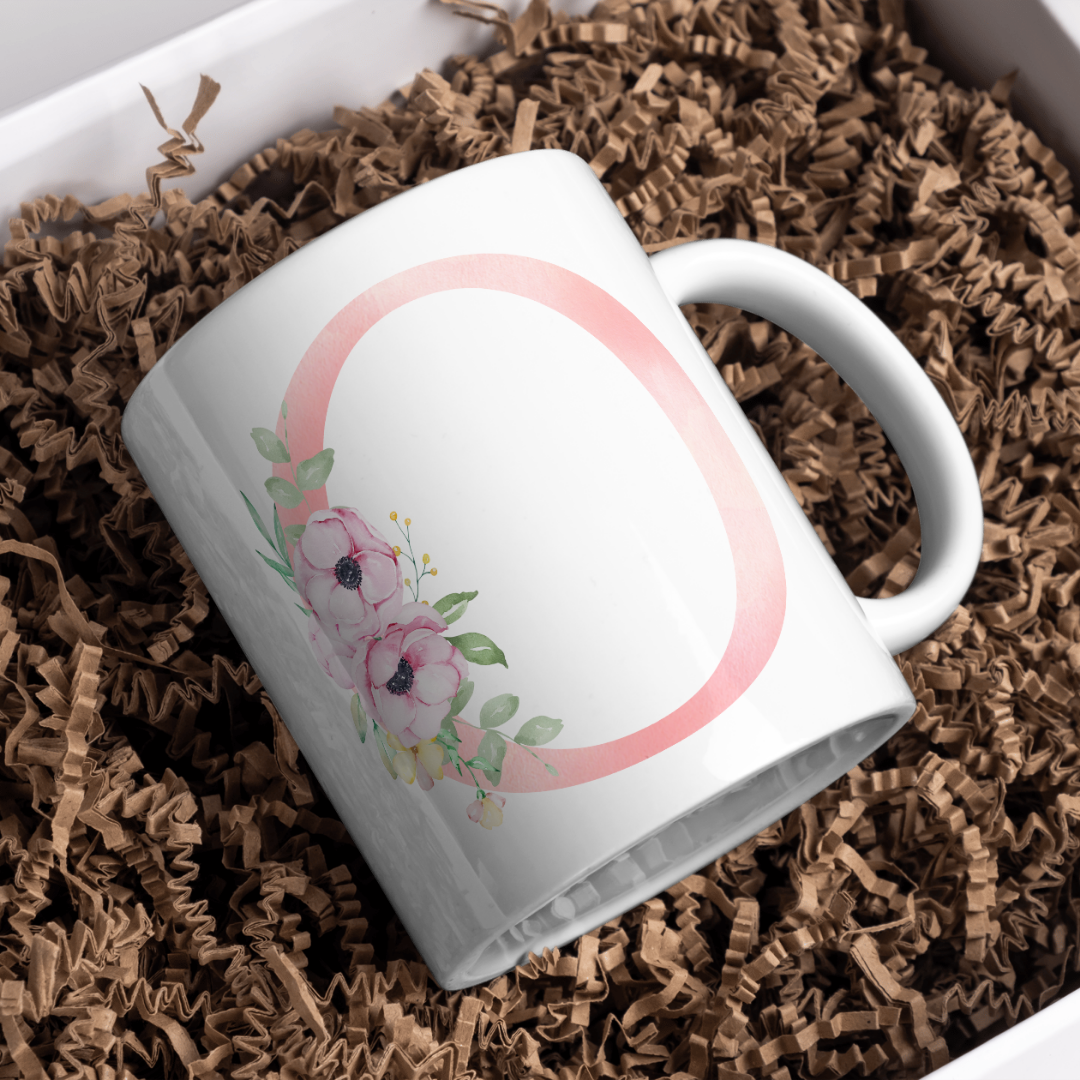 Taza Inicial Rosa con Flores – Un detalle bonito y personal