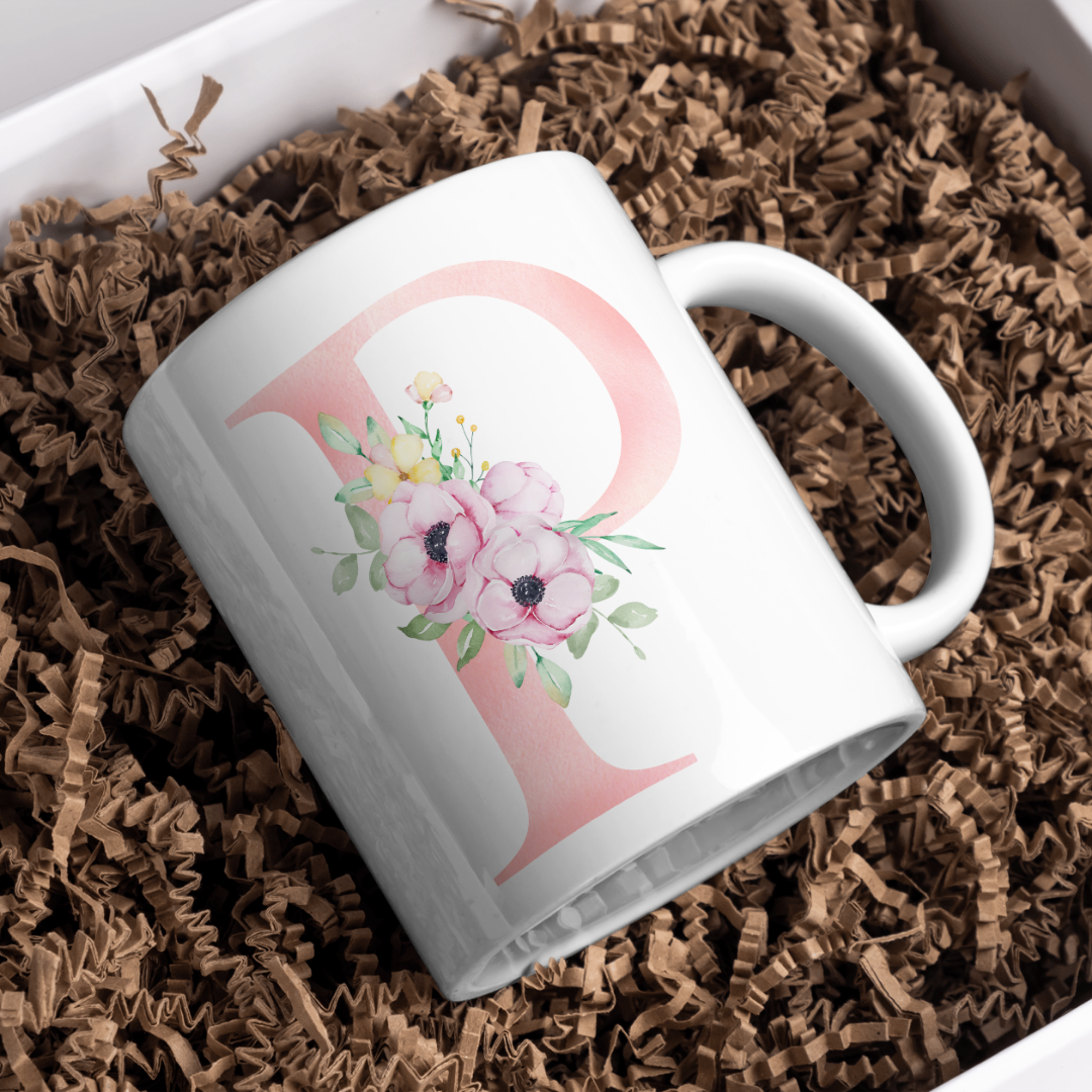 Taza Inicial Rosa con Flores – Un detalle bonito y personal