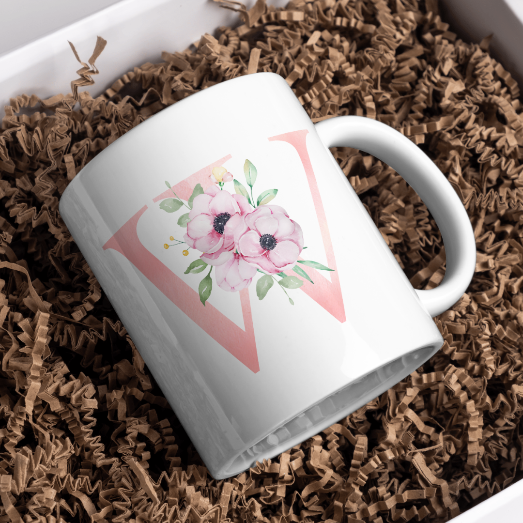Taza Inicial Rosa con Flores – Un detalle bonito y personal