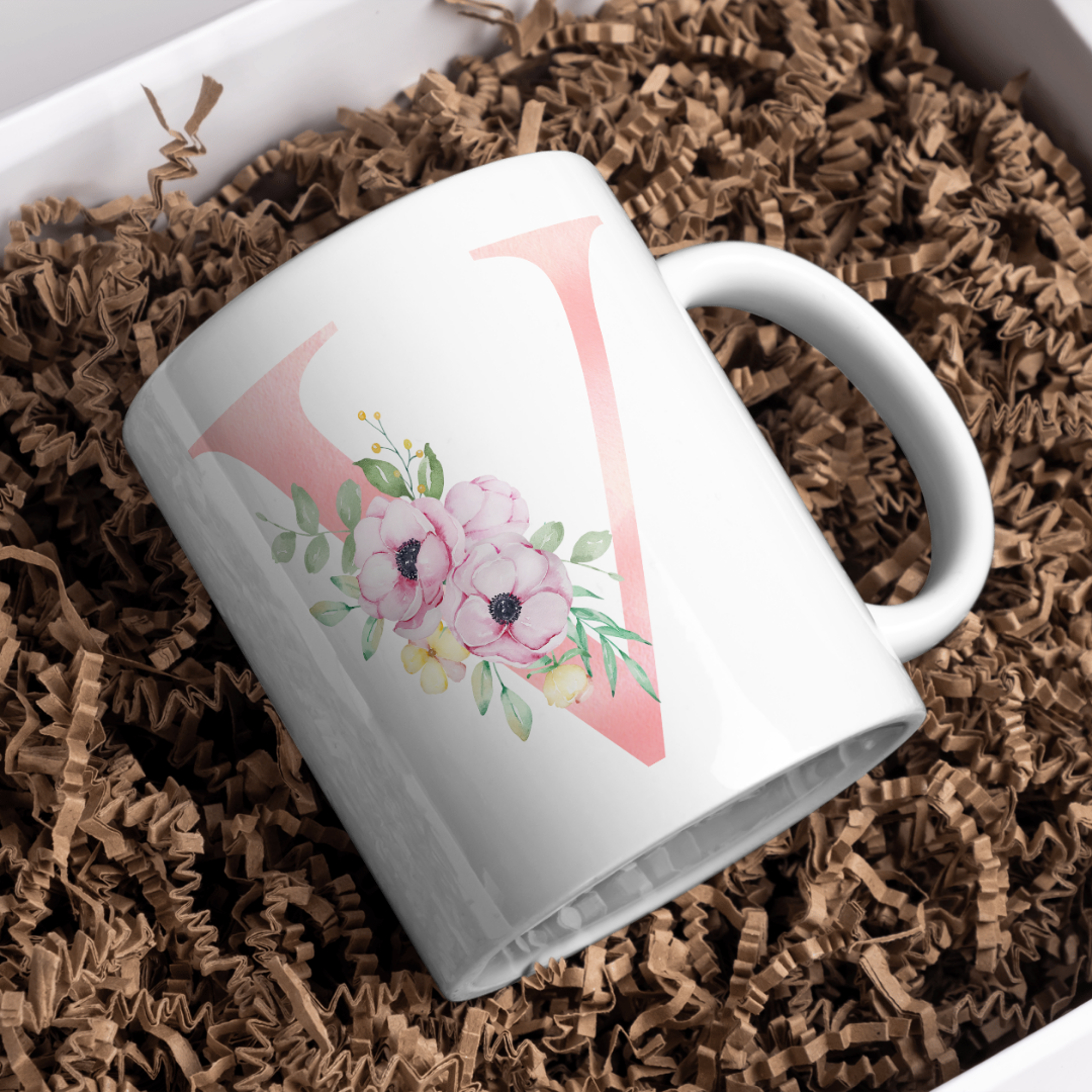 Taza Inicial Rosa con Flores – Un detalle bonito y personal